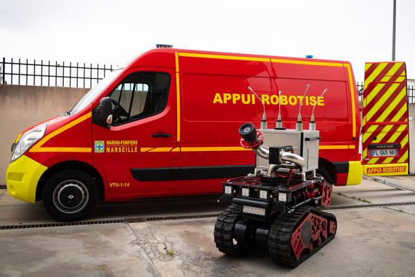 To disinfect surfaces without taking risks, the Bataillon de Marins-Pompiers (marine fire service) from Marseille has equipped itself with two Colossus robots